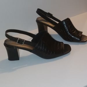 Vintage Dressbarn Square Toe Chunky Heel Sandals